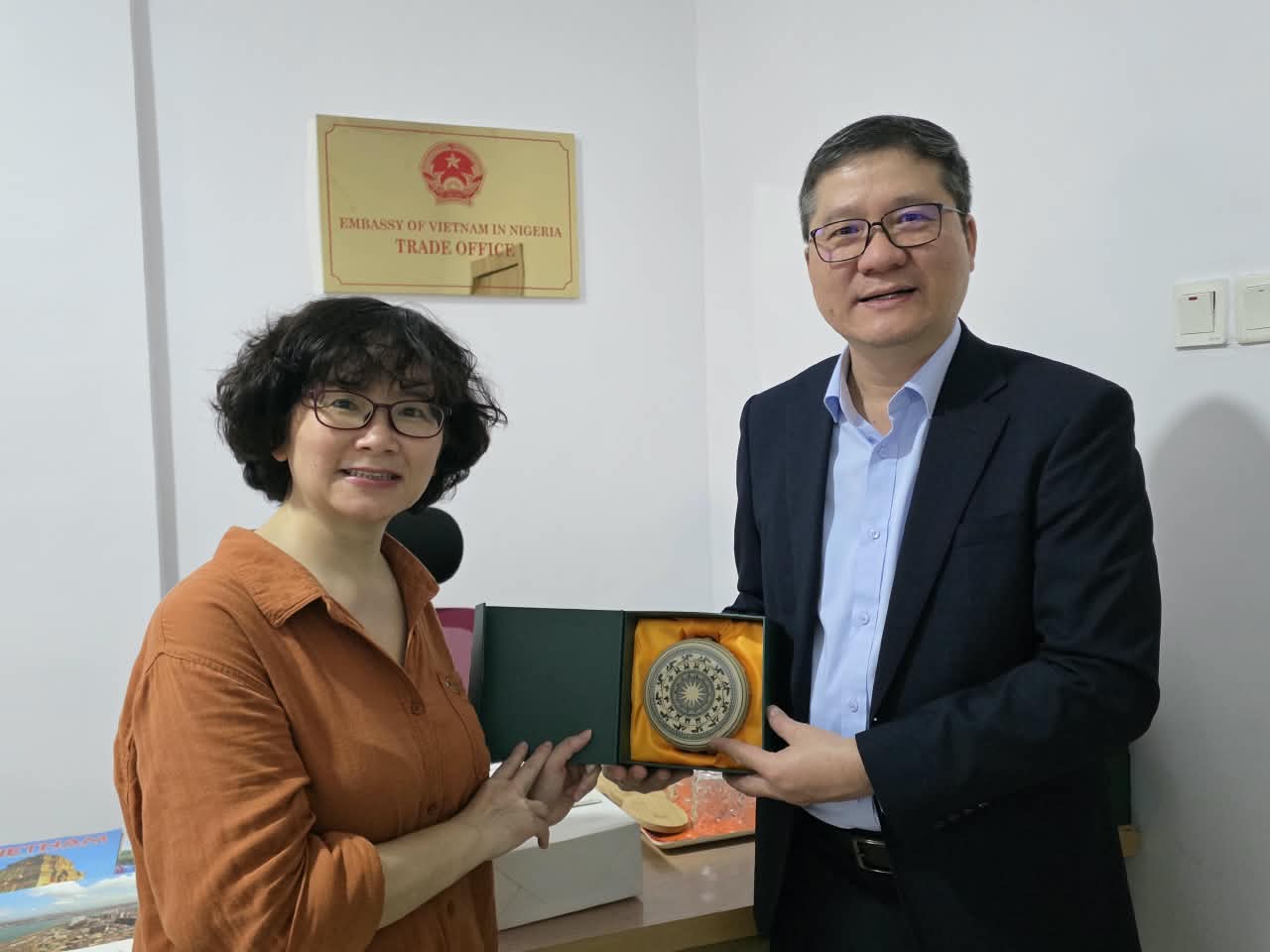 Thăm Thương vụ Việt Nam tại Lagos
